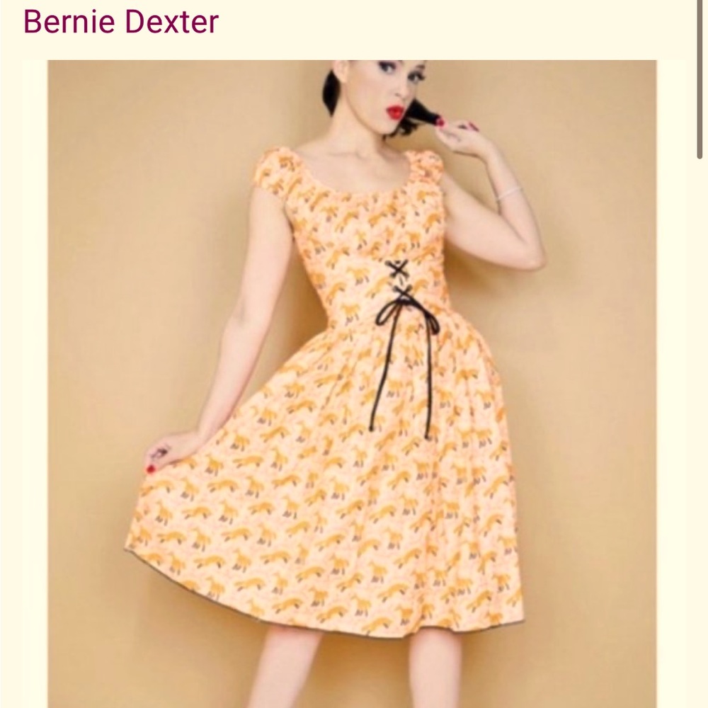 RARE Bernie Dexter Amy Fox Dress size small corset detail peachy/orange